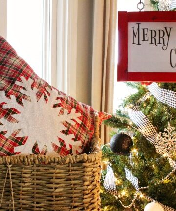 How to make an easy DIY Snowflake pillow for Christmas!