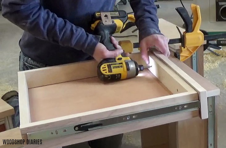Using wood screws from inside of drawer box to secure drawer fronts