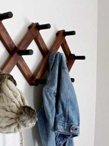https://woodshop.imarkdev.com/diy-accordion-coat-rack/